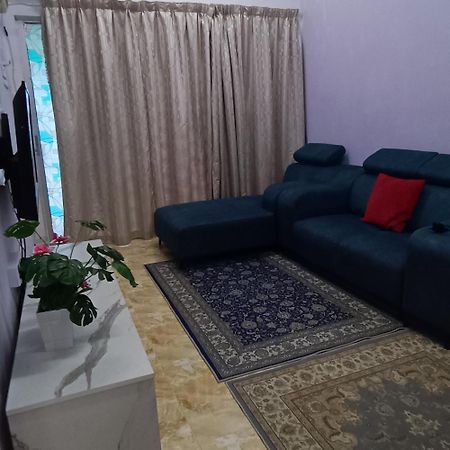 Homestay Lestari Klia Sepang Eksteriør billede
